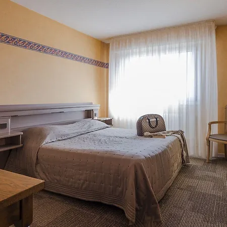 Restaurant Au Riesling فندق 3*